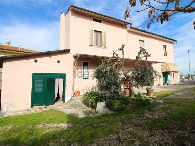 Casa in vendita a Santa Maria A Monte, Toscana