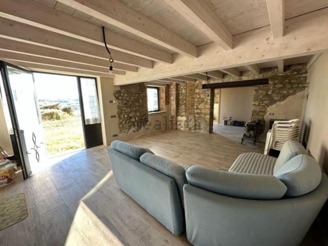 Casa in vendita a Vernasca, Reggio Emilia