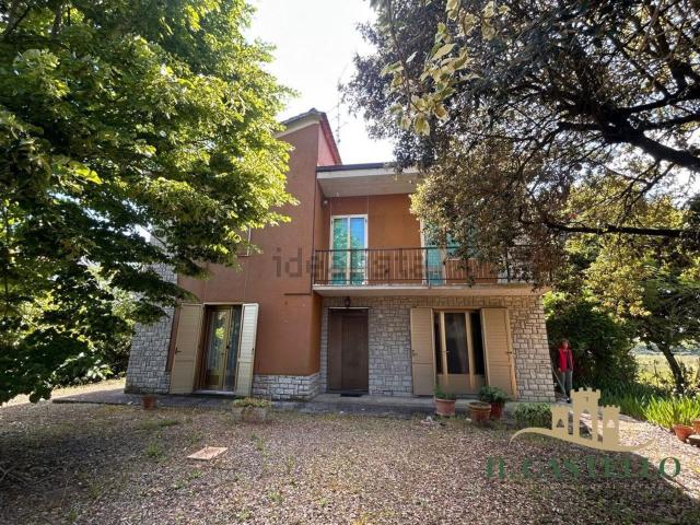 Casa in vendita a Macchie, Gioiella