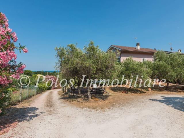 Casa in vendita a Santa Maria a Mare, Marche