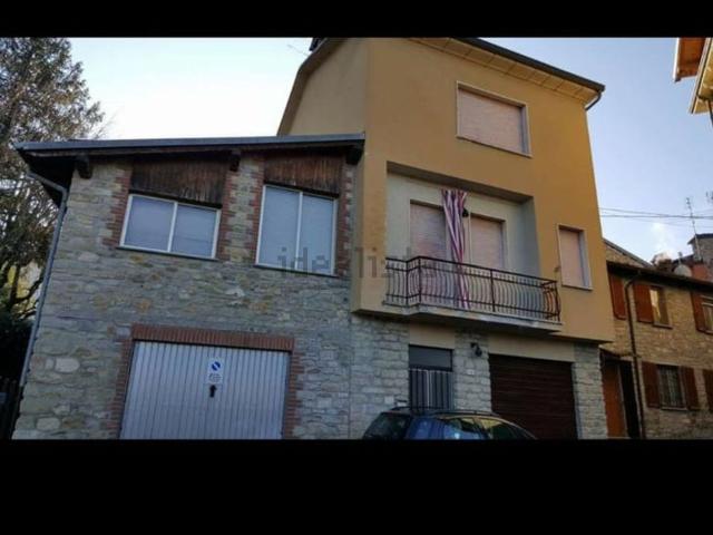 Casa in vendita a Zavattarello, Lombardia