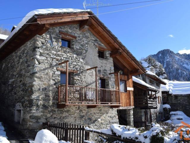 Casa in vendita a Brusson, Aosta