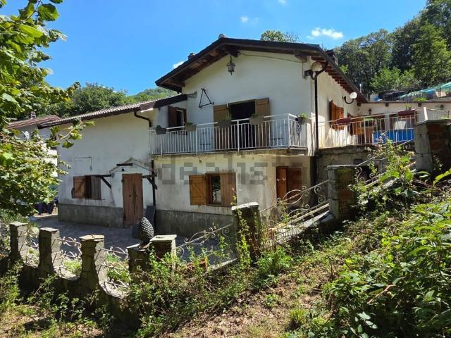 Casa in vendita a Torriglia, Liguria