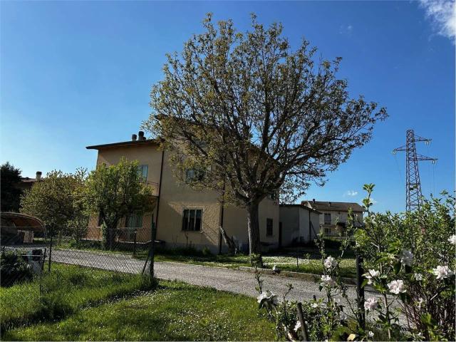 Casa in vendita a Cerqueto, Gualdo Tadino