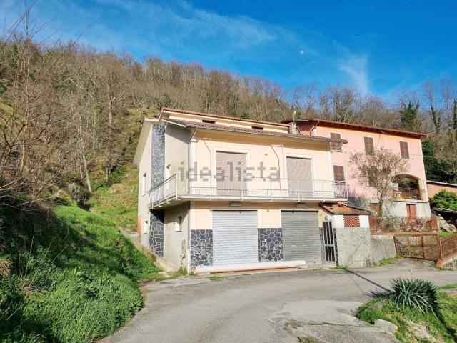 Casa in vendita a Lumarzo