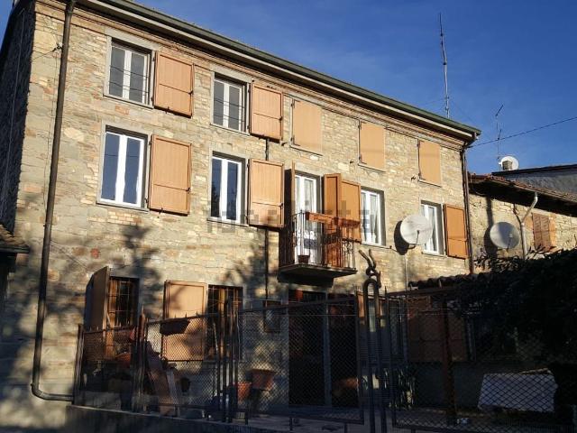 Casa in vendita a Alta Val Tidone, Trebecco