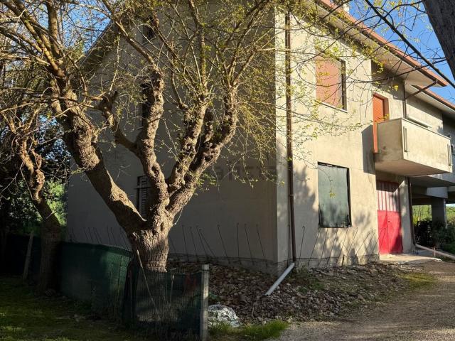 Casa in vendita a Cesano, Marche