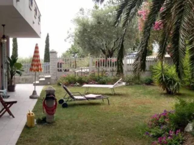 Casa in vendita a Ville, Marche