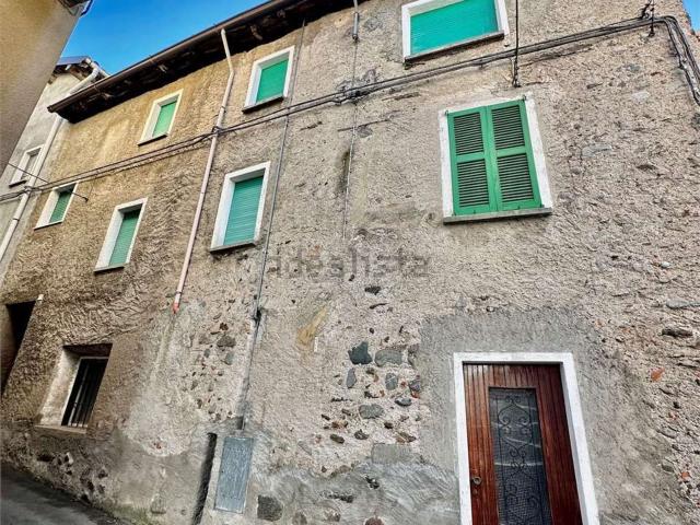 Casa in vendita a Introbio, Lombardia