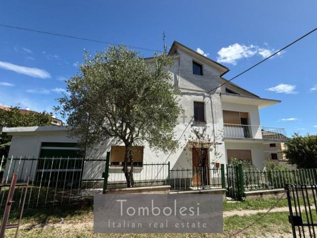 Casa in vendita a Quartiere Mercatale, Marche