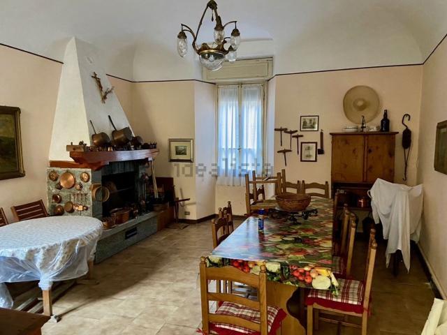 Casa in vendita a Bellano, Lombardia