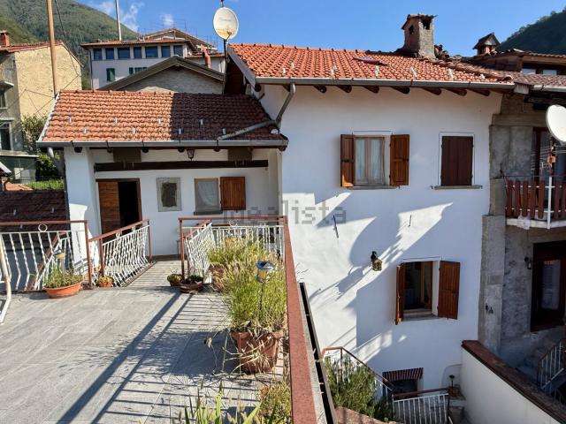 Casa in vendita a Ligomena, Plesio