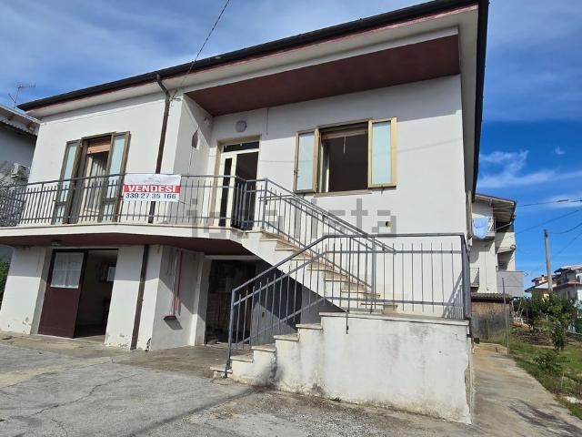 Casa in vendita a San Martino Bassa, Città Sant'Angelo