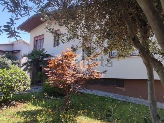 Casa in vendita a Lonate Pozzolo, Lombardia