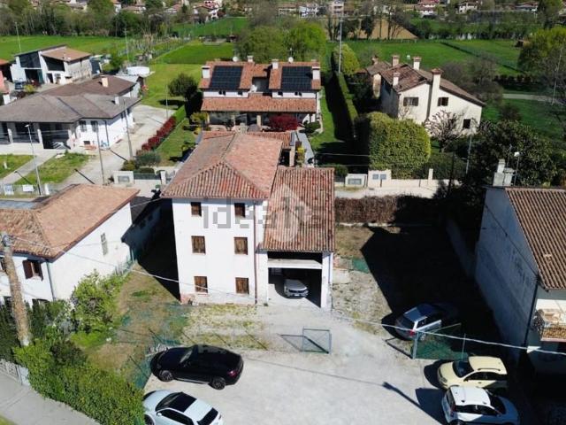 Casa in vendita a Rossano Veneto, Veneto