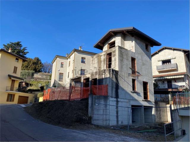 Casa in vendita a Rogeno, Lombardia