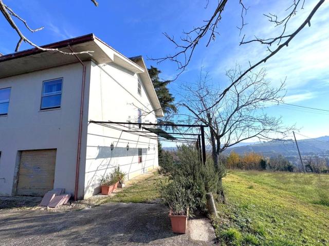 Casa in vendita a Trecastelli, Marche