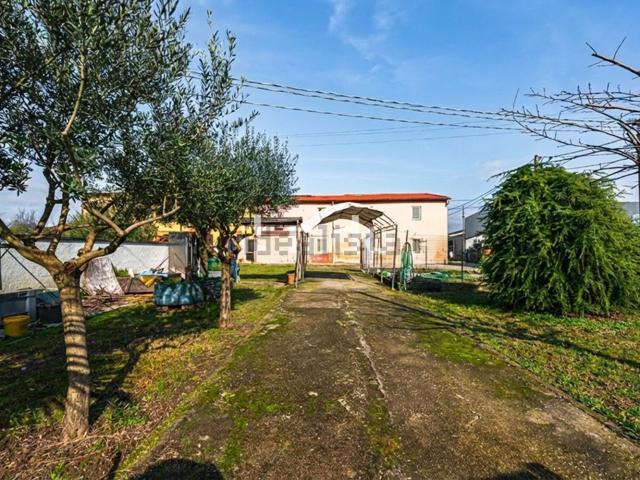 Casa in vendita a Quarrata, Toscana