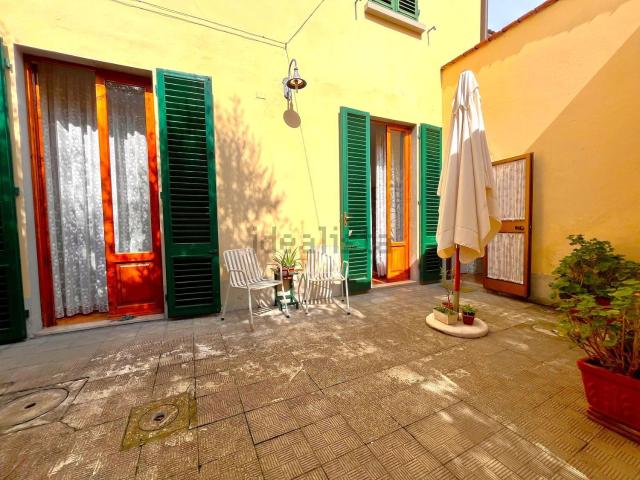 Casa in vendita a Capezzana, Prato