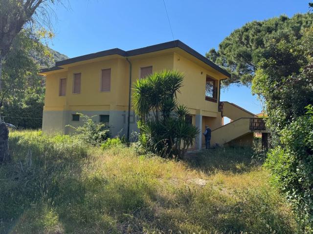 Casa in vendita a Rio, Toscana