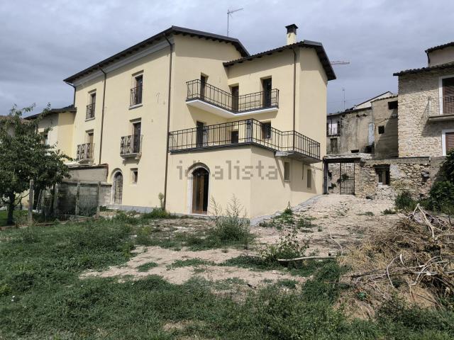 Casa in vendita a Barisciano, L'Aquila
