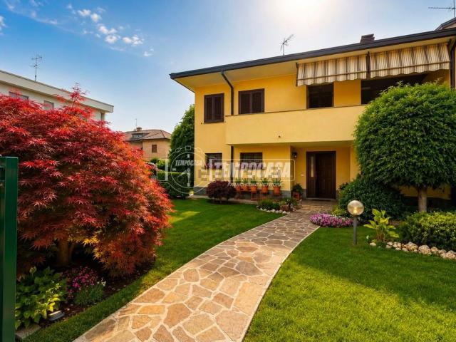 Casa in vendita a Muggiò, Lombardia