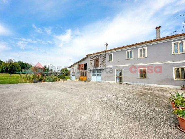 Casa in vendita a Legnago, Verona