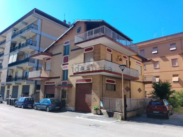 Casa in vendita a Frosinone, Lazio