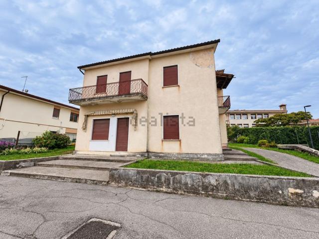 Casa in vendita a Monfumo, Treviso