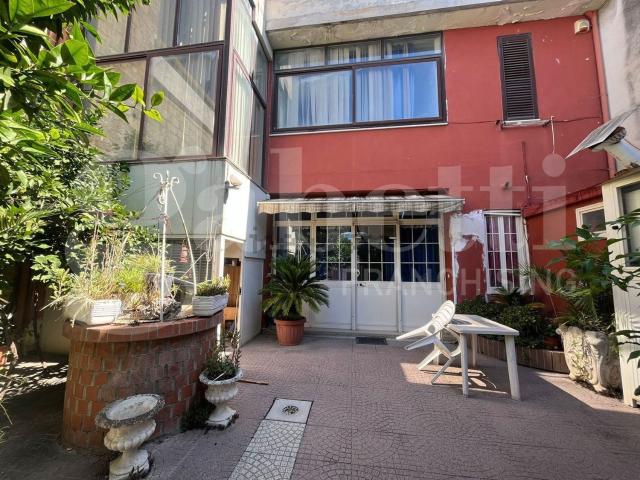 Casa in vendita a Calvi Risorta, Campania