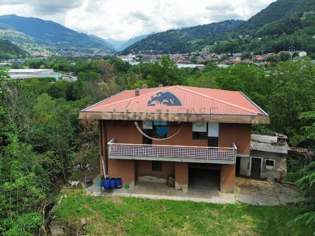 Casa in vendita a Albino, Lombardia