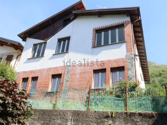 Casa in vendita a Carlazzo, Lombardia