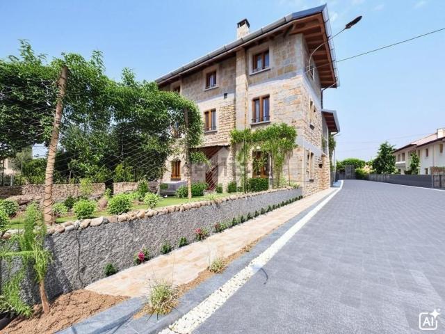 Casa in vendita a Manzano, Friuli-Venezia Giulia