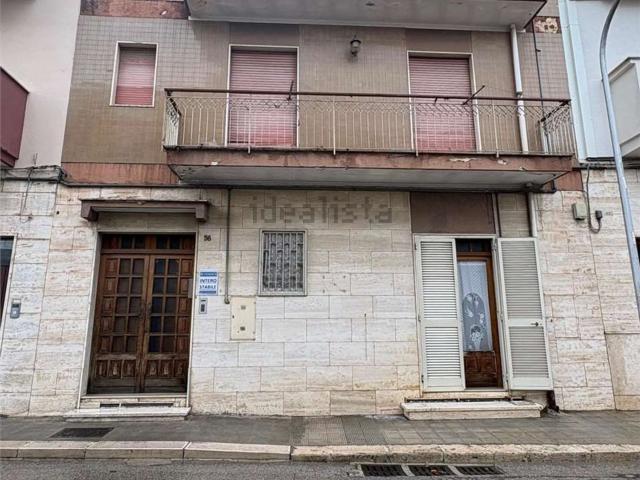 Casa in vendita a Canosa di Puglia, Barletta-Andria-Trani