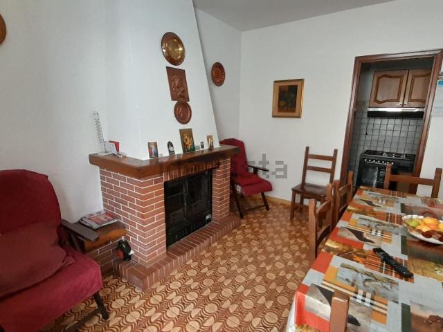 Casa in vendita a Roccamandolfi, Molise