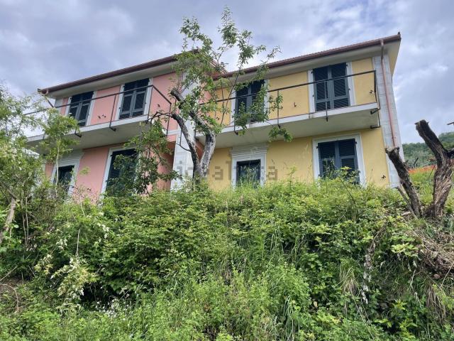 Casa in vendita a Avegno, Salto