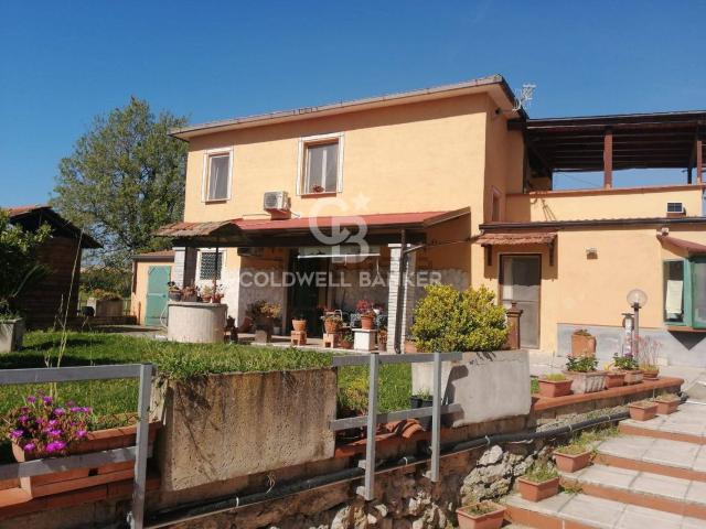 Casa in vendita a Santi Cosma E Damiano, Lazio