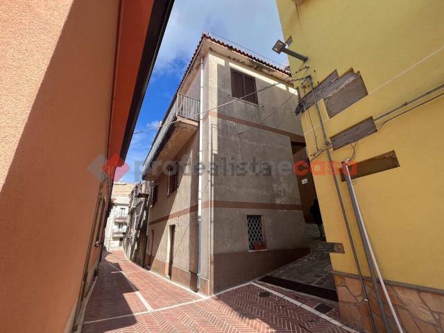 Casa in vendita a San Salvatore Di Fitalia, Sicilia
