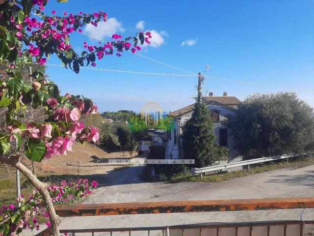 Casa in vendita a Unione dei Comuni della Val Vibrata, Colonnella