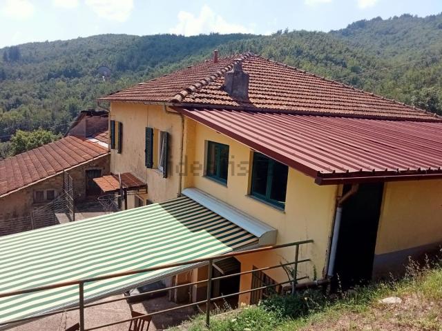 Casa in vendita a Varese Ligure, Liguria
