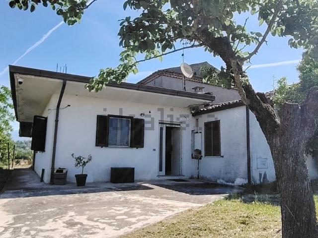 Casa in vendita a Frosinone, Lazio