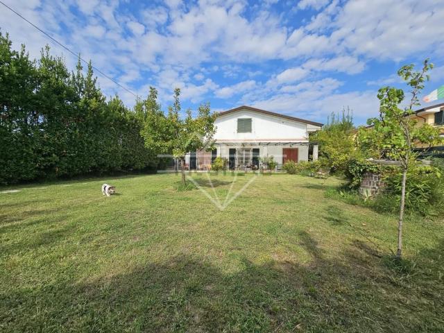 Casa in vendita a Marina di Carrara, Carrara
