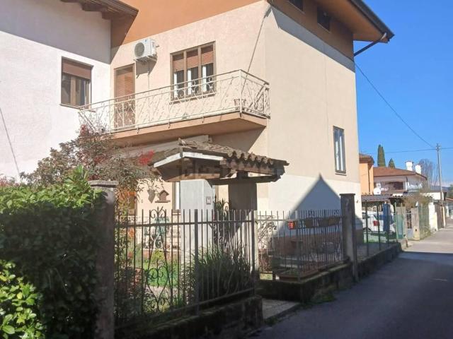 Casa in vendita a Capriva Del Friuli, Friuli-Venezia Giulia