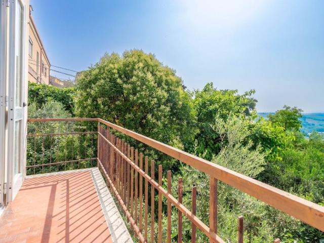 Casa in vendita a Terre Roveresche, Marche