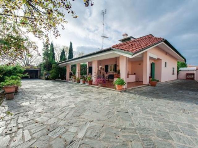 Casa in vendita a Marina di Carrara, Carrara