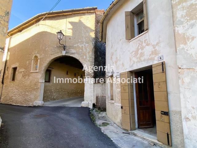 Casa in vendita a Pieve del Grappa, Possagno