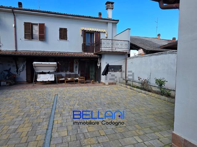 Casa in vendita a Castelnuovo Bocca D'adda, Lombardia