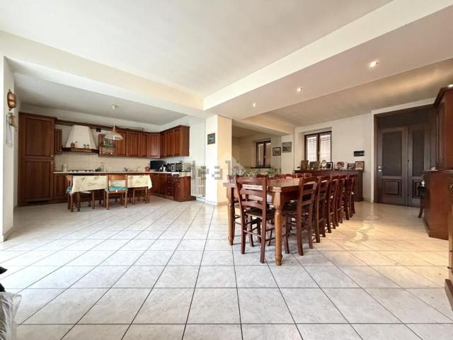 Casa in vendita a Sesto Ed Uniti, Lombardia