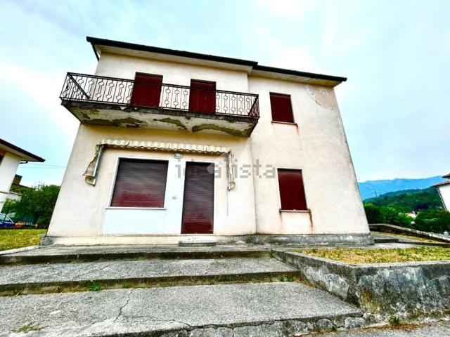 Casa in vendita a Pieve del Grappa, Castelcucco