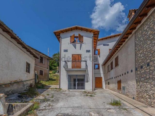 Casa in vendita a Leonessa, Lazio